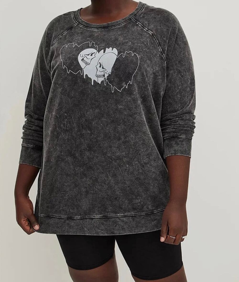 Torrid Ultra Soft Fleece Skull Heart Black Wash Raglan Sweatshirt Plus 2X